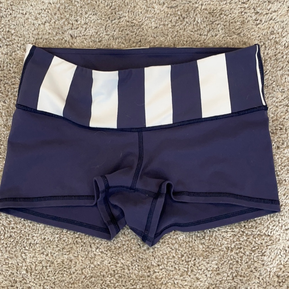 Lululemon shorts size 6